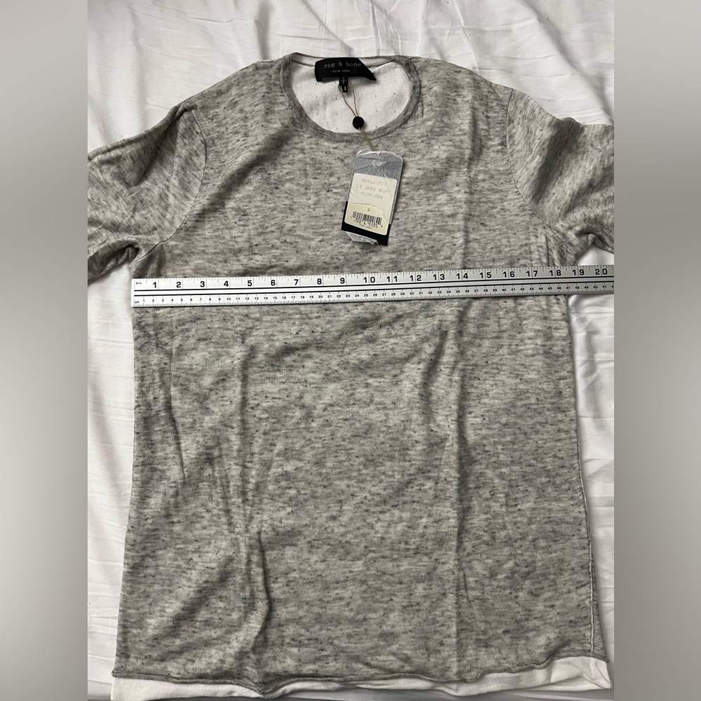 NWT classic-fit, long-sleeve crew neck, double-layer cotton wool blend fabric.